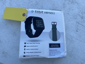 FITBIT VERSA 2 SMART WATCH - VOICE CONTROL / STORE & PLAY MUSIC / BLACK WATCH / BLACK BAND / WITH CABLE / EXTRA BAND (GOOD CONDITION)