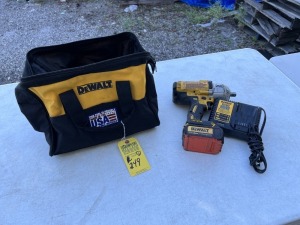 DEWALT DCF899 1/2'' 3-SPEED IMPACT WRENCH WITH BATTERY, CHARGER & CANVAS BAG (GOOD CONDITION)