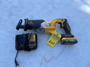 DEWALT DCS382 VARIABLE SPEED RECIPROCATING SAW WITH BATTERY & CHARGER (LIKE NEW CONDITION)