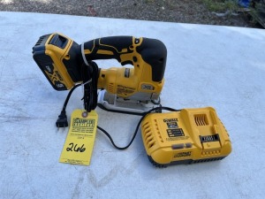 DEWALT DCS334 VARIABLE SPEED JIG SAW WITH BATTERY & CHARGER (LIKE NEW CONDITION)