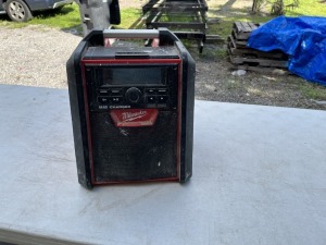 MILWAUKEE 2792-20 CORDED RADIO WITH CHARGER (FAIR CONDITION)