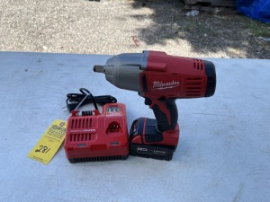 MILWAUKEE 2663-20 1/2'' IMPACT WRENCH WITH BATTERY & CHARGER (LIKE NEW CONDITION)