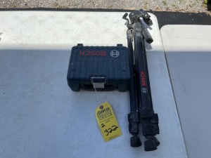 BOSCH GPL100-0G LASER IN HARD CASE WITH BOSCH 3601K96B10 LASER TRIPOD (VERY GOOD CONDITION)