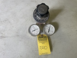 MATHESON 8L-590 PRESSURE GAUGE (GOOD CONDITION)