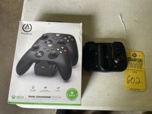 X-BOX DUAL CHARGING STATION (LIKE NEW CONDITION) / X-BOX 2060290 PHONE CONTROLLER (NO PHONE) (GOOD CONDITION)