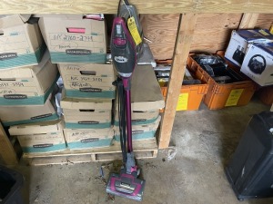 SHARK ROCKET PRO DLX CORDED VACUUM (GOOD CONDITION)