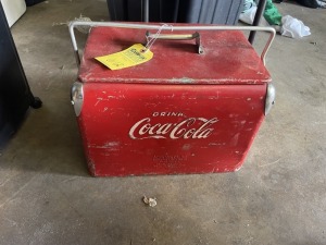 VINTAGE METAL COCA COLA COOLER (GOOD CONDITION)