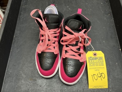 AIR JORDAN - BLACK & PINK - SIZE 2.5Y (PRE-OWNED) ***LOCATED IN DAVIE, FL***