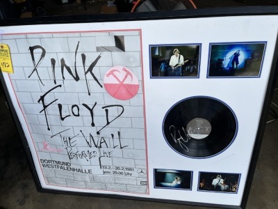 FRAMED MEMORABILIA - PINK FLOYD / THE WALL - POSTER / 4 COLOR PHOTOS / SIGNED ALBUM - 36''x44'' (GOOD CONDITION)