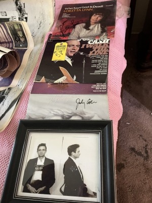 ASSORTED PIECES - 3- AUTOGRAPHED RECORD ALBUMS - JOHNNY CASH / 1- AUTOGRAPHED RECORD ALBUM - LORETTA LYNN / 1- MUG SHOT PICTURE - JOHNNY CASH