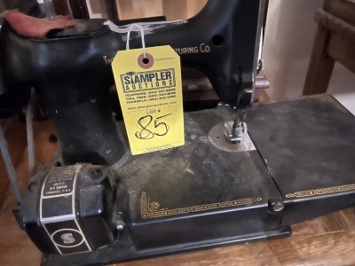 ANTIQUE SINGER 3-110 PORTABLE SEWING MACHINE