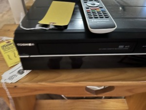 TOSHIBA DVD / VCR