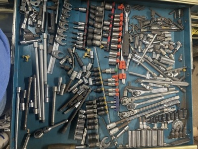 ASSORTED PIECES - 3/8'' RATCHETS, EXTENSIONS, SOCKETS, ETC