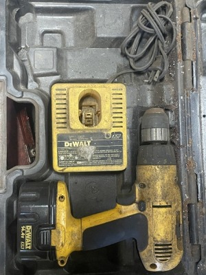 DEWALT DRILL WITH BATTERY, CHARGER & CASE