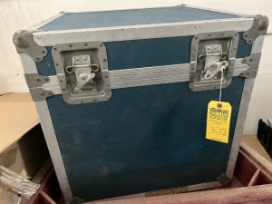 NON-LOCKING ROADIE BOX WITH HANDLES - 2x2