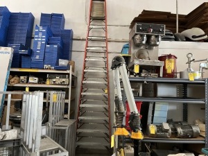 FIBERGLASS LADDER WITH PLATFORM - 12'