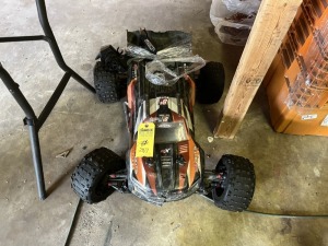 ARENA BLX 8S POWER REMOTE CONTROL TRUCK WITH REMOTE (NEEDS REPAIR)