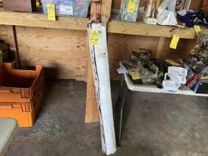 LOT 4- ZIPWALLS POLES - 10'x4'