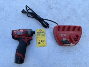 MILWAUKEE 2553-20 1/4'' IMPACT DRIVER WITH BATTERY & CHARGER (GOOD CONDITION) (B060-50)