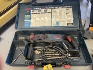 BOSCH 11255VSR SDS-PLUS S4 BOSCHAMMER BULLDOG XTREME CORDED DRILL WITH 10 ASSORTED BITS WITH CASE (GOOD CONDITION)