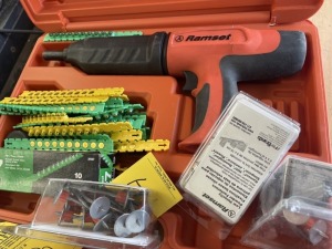 RAMSET COBRA POWDER ACTUATED FASTENER GUN WITH ACCESSORIES & CASE (VERY GOOD CONDITION)