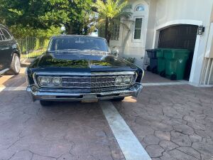 1966 CHRYSLER IMPERIAL CROWN - VIN #YM43J63252778 - DARK GREEN - AUTOMATIC TRANSMISSION - LEATHER / CLOTH INTERIOR - V8 ENGINE - 35,592 MILES ON ODOMETER (SOME BLISTERS ON RIGHT REAR QUARTER PANEL / ENGINE RUNS ROUGH / VEHICLE REPAINTED) --- (US BANKRUPTC