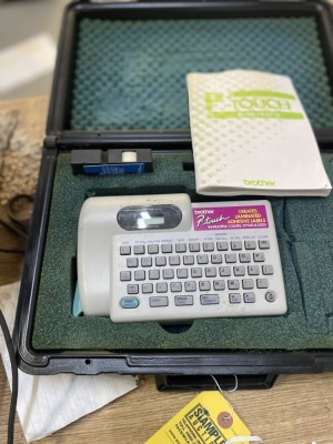 BROTHER P-TOUCH LABEL MAKER WITH CASE