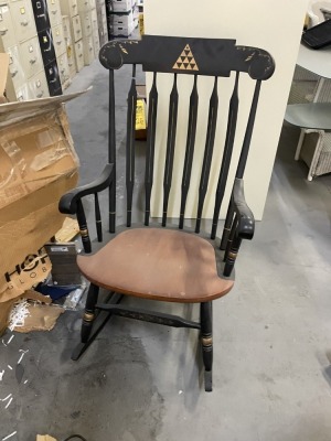 WOOD ROCKING CHAIR