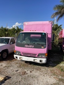 2004 ISUZU NPR-HD BOX TRUCK - VIN #4KLC4B1U64J803300 - 14' BOX - 309,476 MILES ON ODOMETER (NOT RUNNING / DRIVER SIDE REAR TAIL LIGHT LENS BROKEN / DRIVER SIDE TOP CORNER OF BOX TORN / WOOD FLOORING ROTTING IN REAR / SEATS TORN / FRONT RUNNING LIGHTS ON B