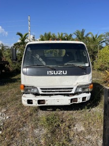 2002 ISUZU NPR-HD BOX TRUCK - VIN #JALC4B14327001635 - CHASSIS ONLY - 166,631 MILES ON ODOMETER (STARTS / RUNS / NO BOX - BOX HAS BEEN CUT OFF LEAVING DECK ONLY / WINDSHIELD CRACKED / DAMAGE TO FRONT / MISSING PASSENGER DOOR PANEL / SEATS TORN) ***TITLED 