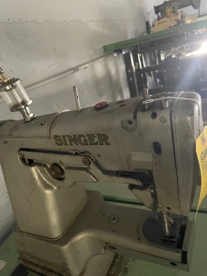 SINGER 107G253 SEWING MACHINE WITH TABLE & MOTOR