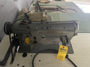 SINGER 457G105 SEWING MACHINE WITH TABLE & MOTOR