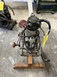 ROUTER WITH STAND