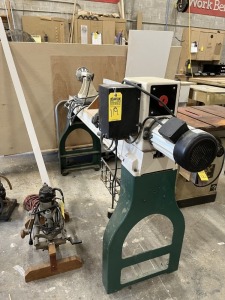 GRIZZLY G0733 WOOD LATHE - 18''x47''