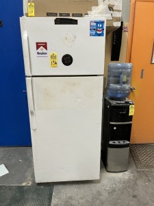 GE REFRIGERATOR - 18 CU FT