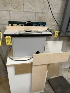 ROUTER BOX WITH STAND