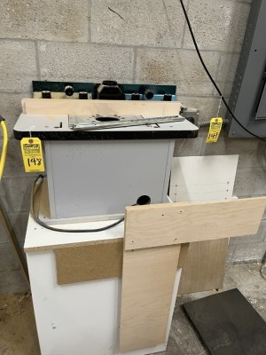 ROUTER BOX WITH STAND