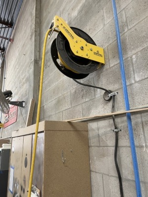 CENTRAL PNEUMATIC HOSE REEL WITH 50' HOSE (ATTACHED TO WALL)
