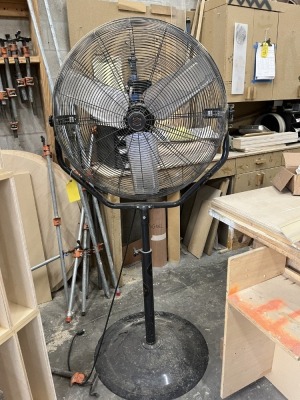 FLOOR FAN