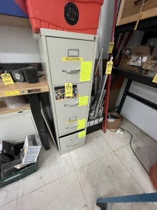 FILE CABINET WITH 4 DRAWERS