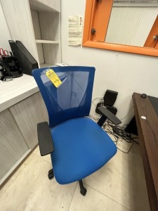 ROLLING OFFICE CHAIR