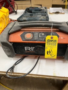RIDGID RADIO WITH CHARGER - 18V