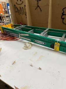 WERNER FIBERGLASS & ALUMINUM LADDER - 6'