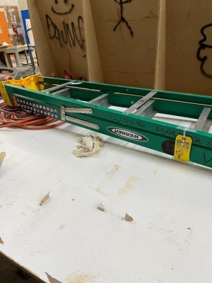 WERNER FIBERGLASS & ALUMINUM LADDER - 6'