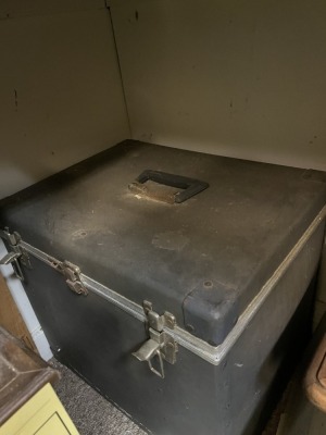 SLIDE PROJECTOR IN CASE