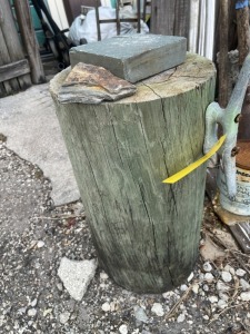 WOOD POST WITH CLEAT