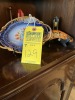 ASSORTED - 4- EASELS / 1- FLOWER BOWL / 1- BOOMERANG - 2