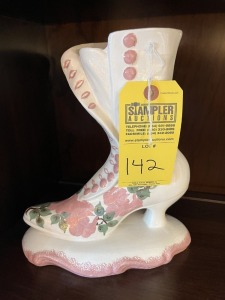 PINK & WHITE VICTORIAN BOAT DECOR