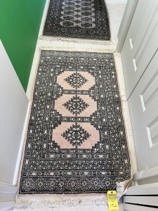 PINK & BLACK ORIENTAL RUG - COUNTRY OF ORIGIN TURKEY - 55''x32''