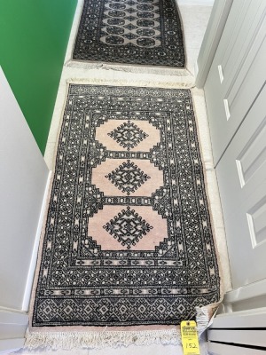 PINK & BLACK ORIENTAL RUG - COUNTRY OF ORIGIN TURKEY - 55''x32''